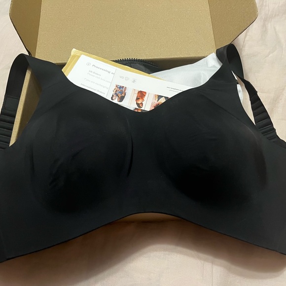 Knix black catalyst sports bra - Brand new , never worn - Picture 4 of 4